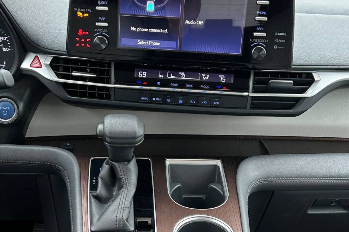 KLASA PREMIUM<br>TOYOTA SIENNA