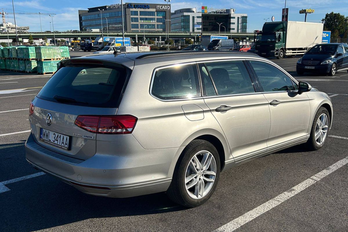VOLKSWAGEN PASSAT
