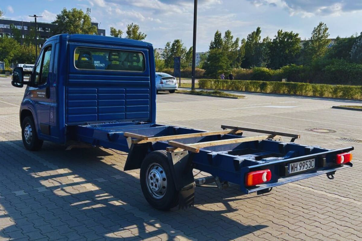 PEUGEOT BOXER 2.2 TD L4, szerokość 130 cm